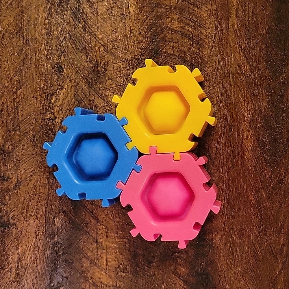 Fidgets - Picture 4 of 6